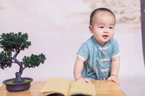 南宁宝宝爱吐奶是什么原因